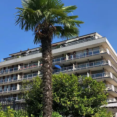 Palazzo Di Vetro * 勒威诺